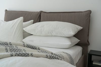 Poduszka puchowa 70x80 - luksusowy sen i komfort bez kompromisów