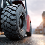 Jak świadomie wybrać opony przemysłowe Stomil do wymagających zastosowań